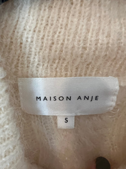 MAISON ANJE. Jersey sin mangas beige claro. T S
