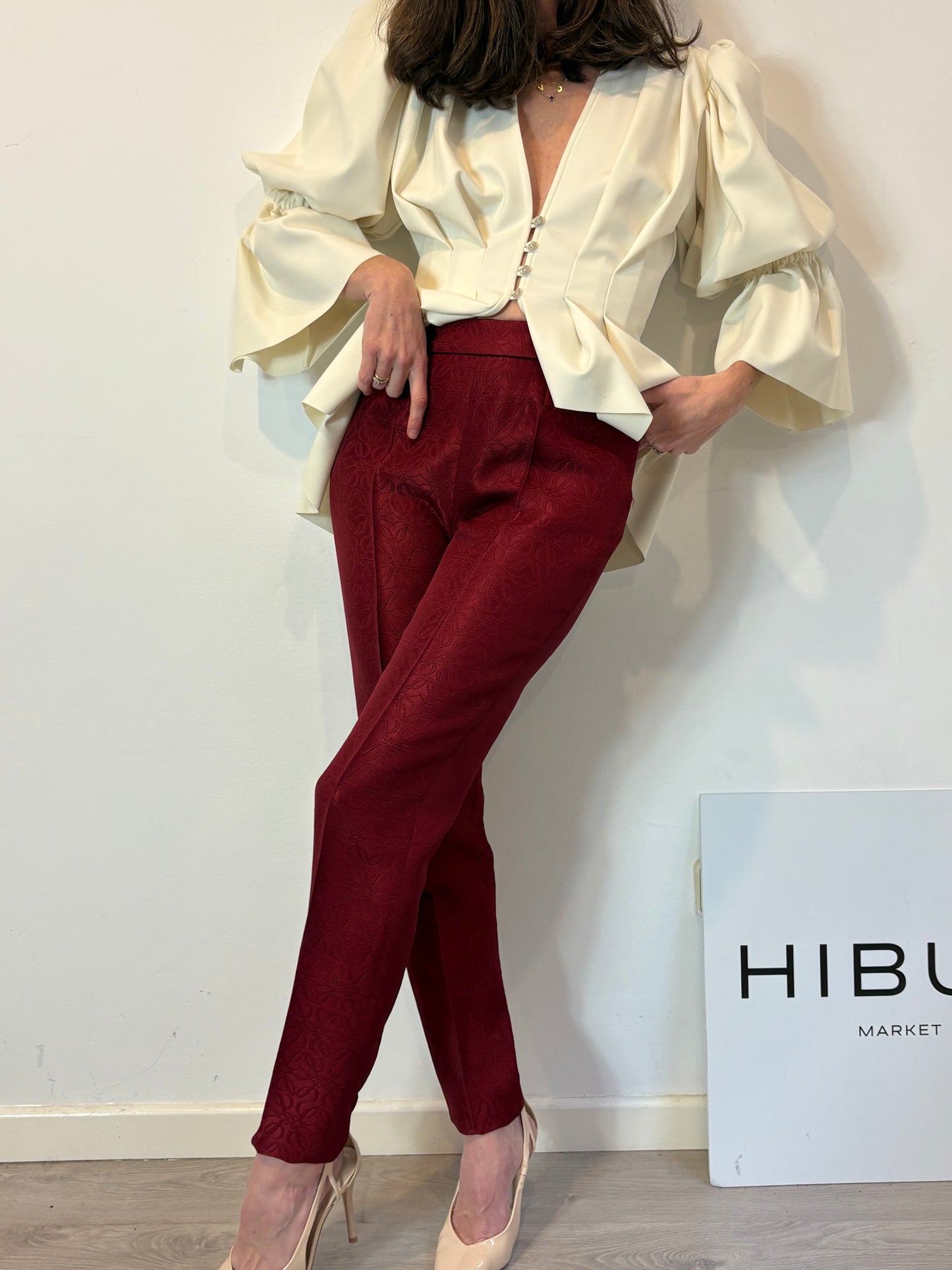 LOEWE. Pantalón pinzas burdeos anagrama