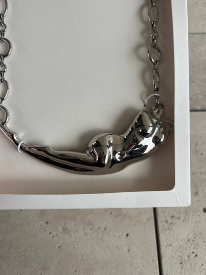 ZARA. Collar figura plateado. T M
