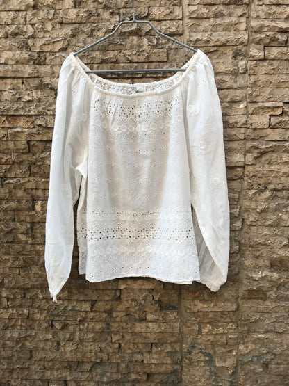 INTROPIA. Blusa blanca detalles bordados