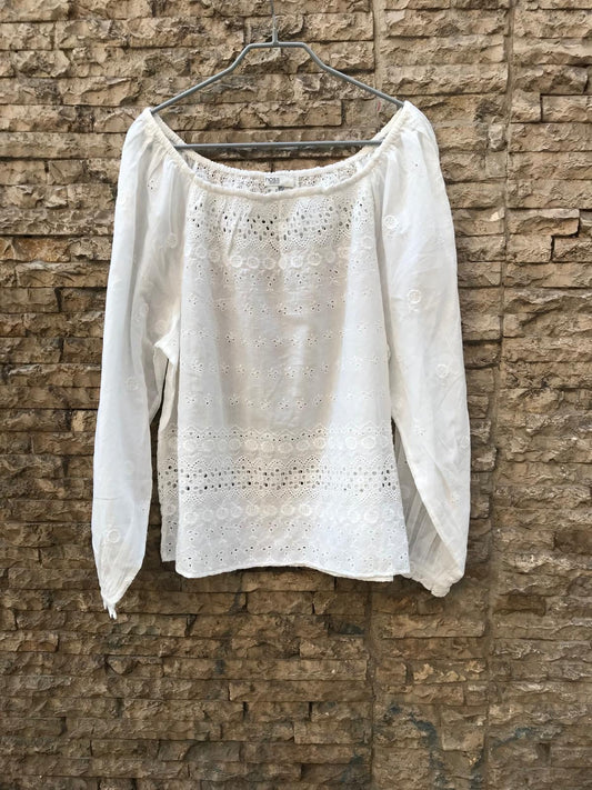 INTROPIA. Blusa blanca detalles bordados