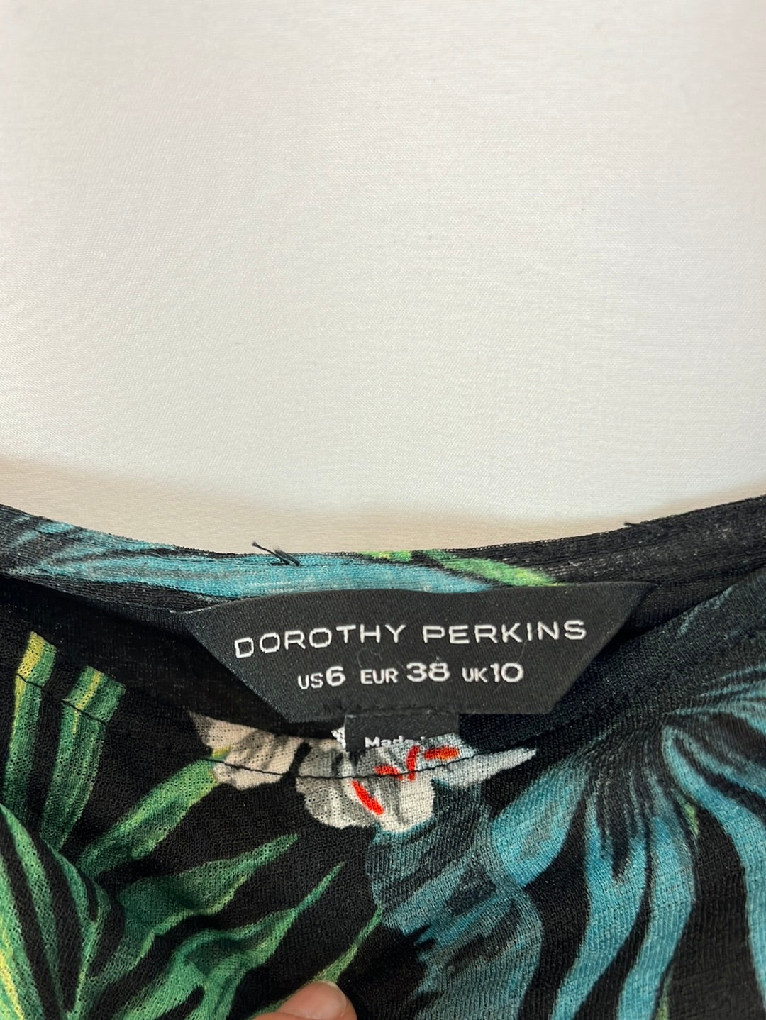 BOROTHY PERKINS. Tropical print stretch top. TS/M