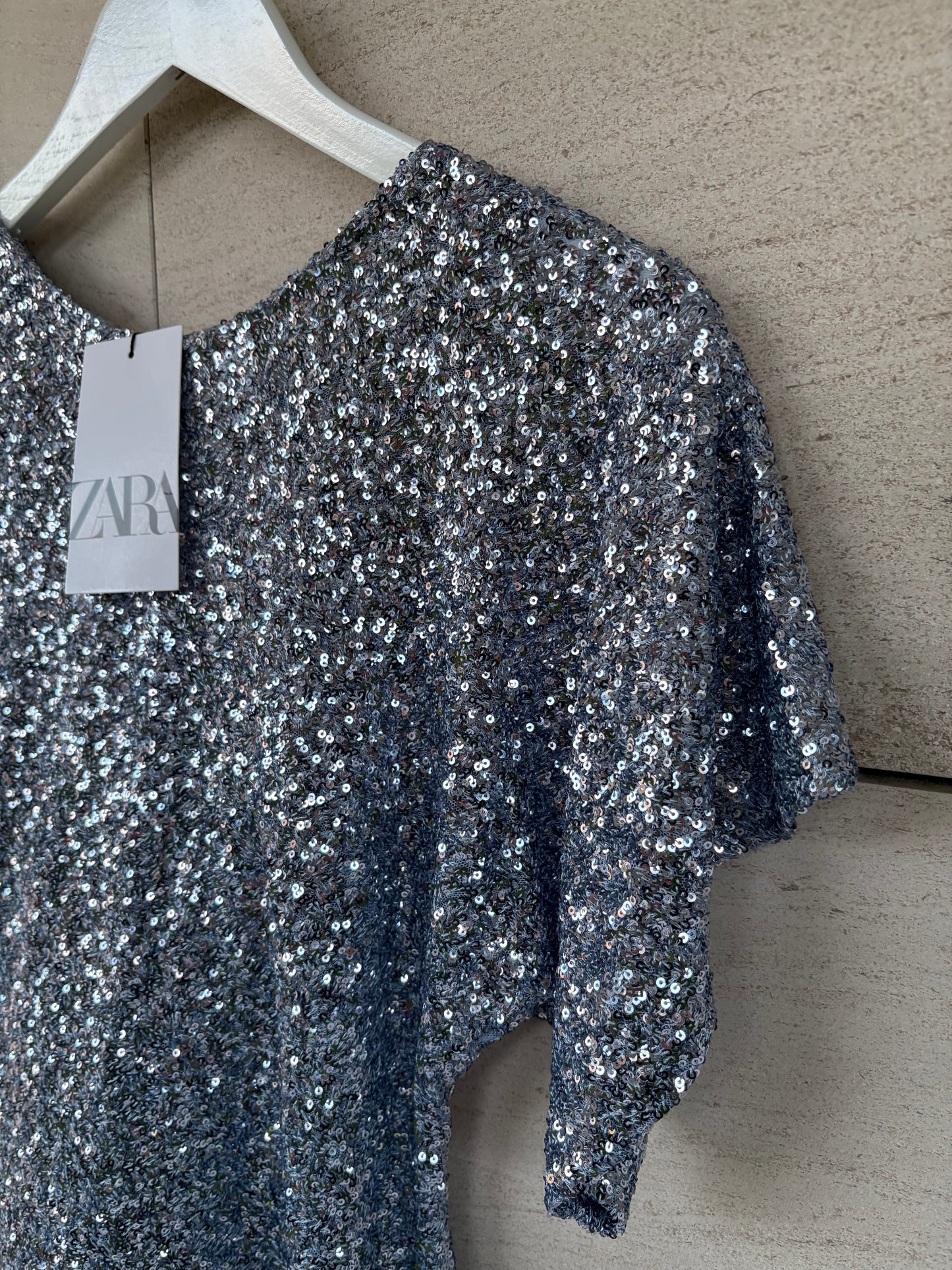 ZARA. Vestido corto lentejuelas espalda