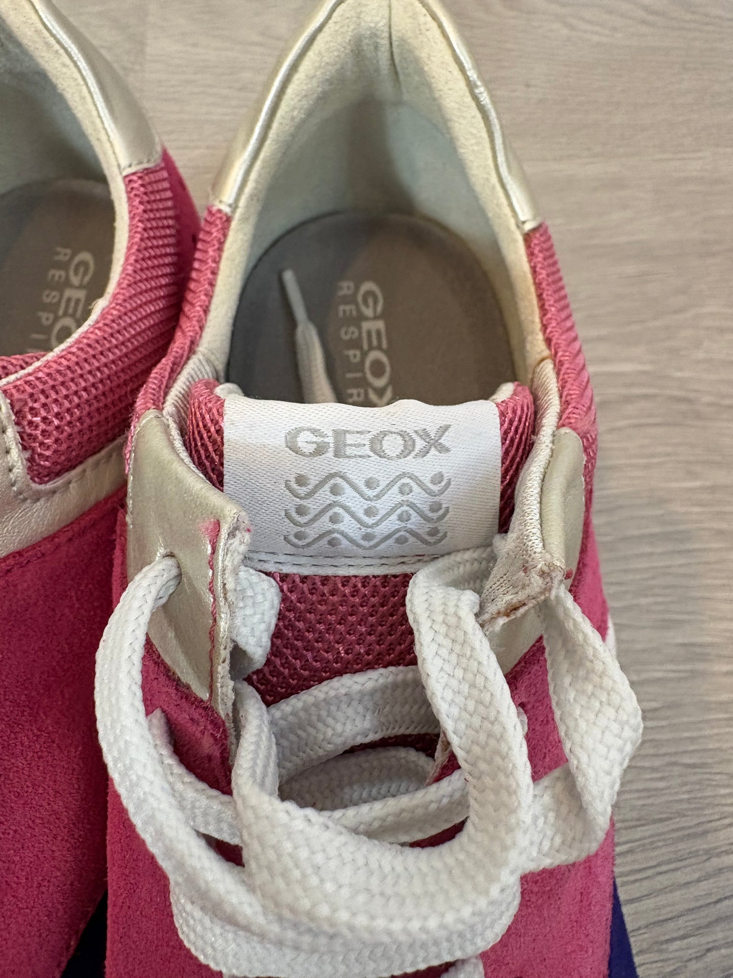 GEOX. Zapatillas bicolor. T 40