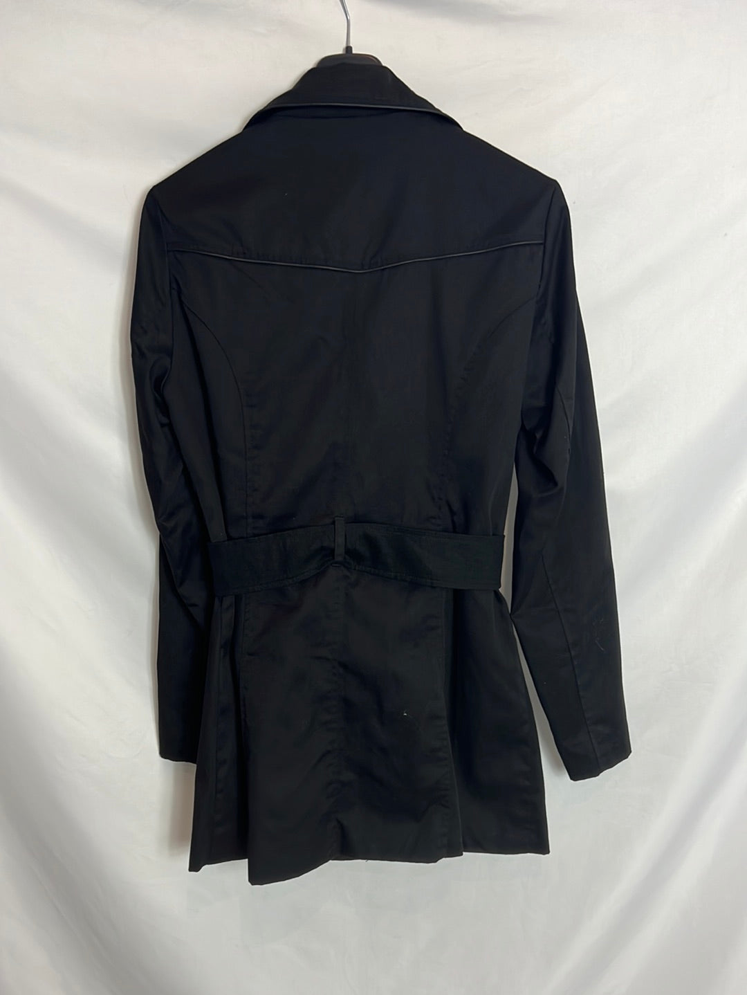 VERO MODA. Gabardina negra. T L