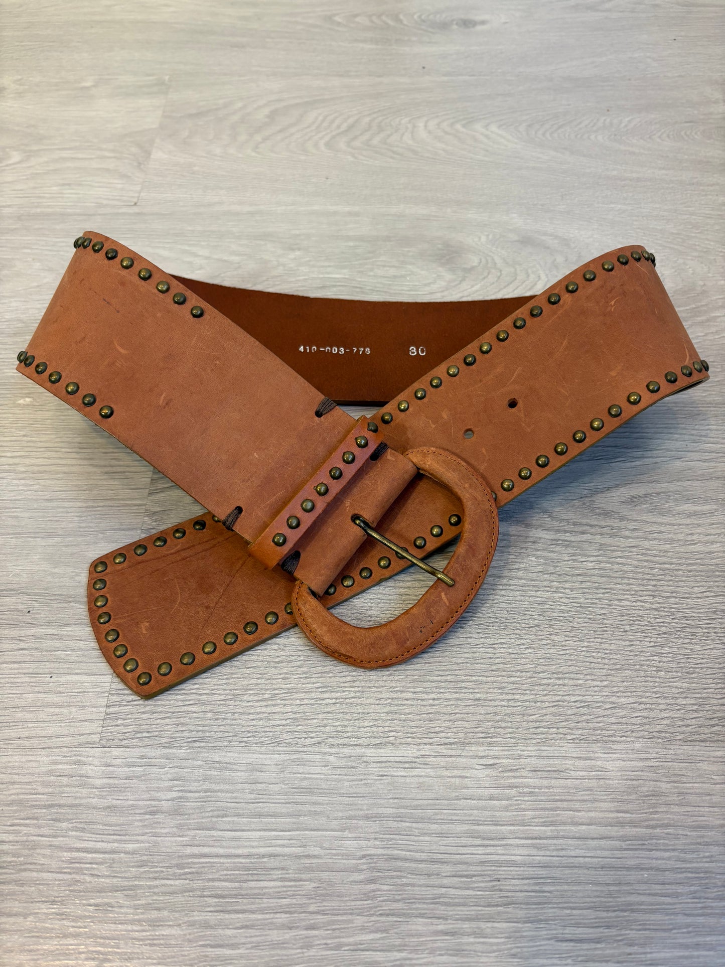 OTRAS. Cinturón ancho piel