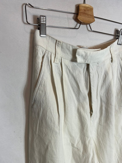 ZARA. Ecru pleated linen and viscose trousers. Size XS