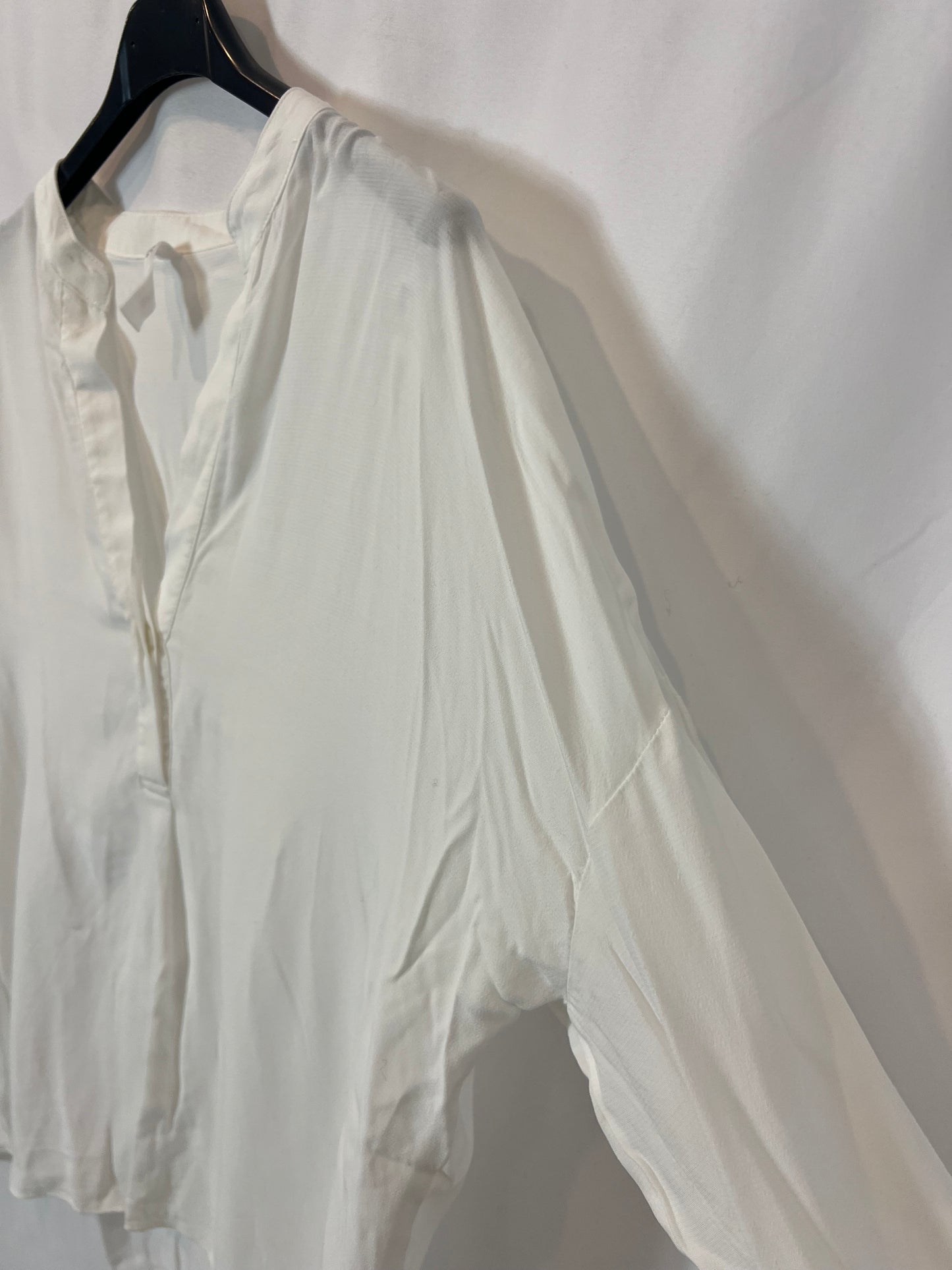 MANGO. Flowy white blouse. TS