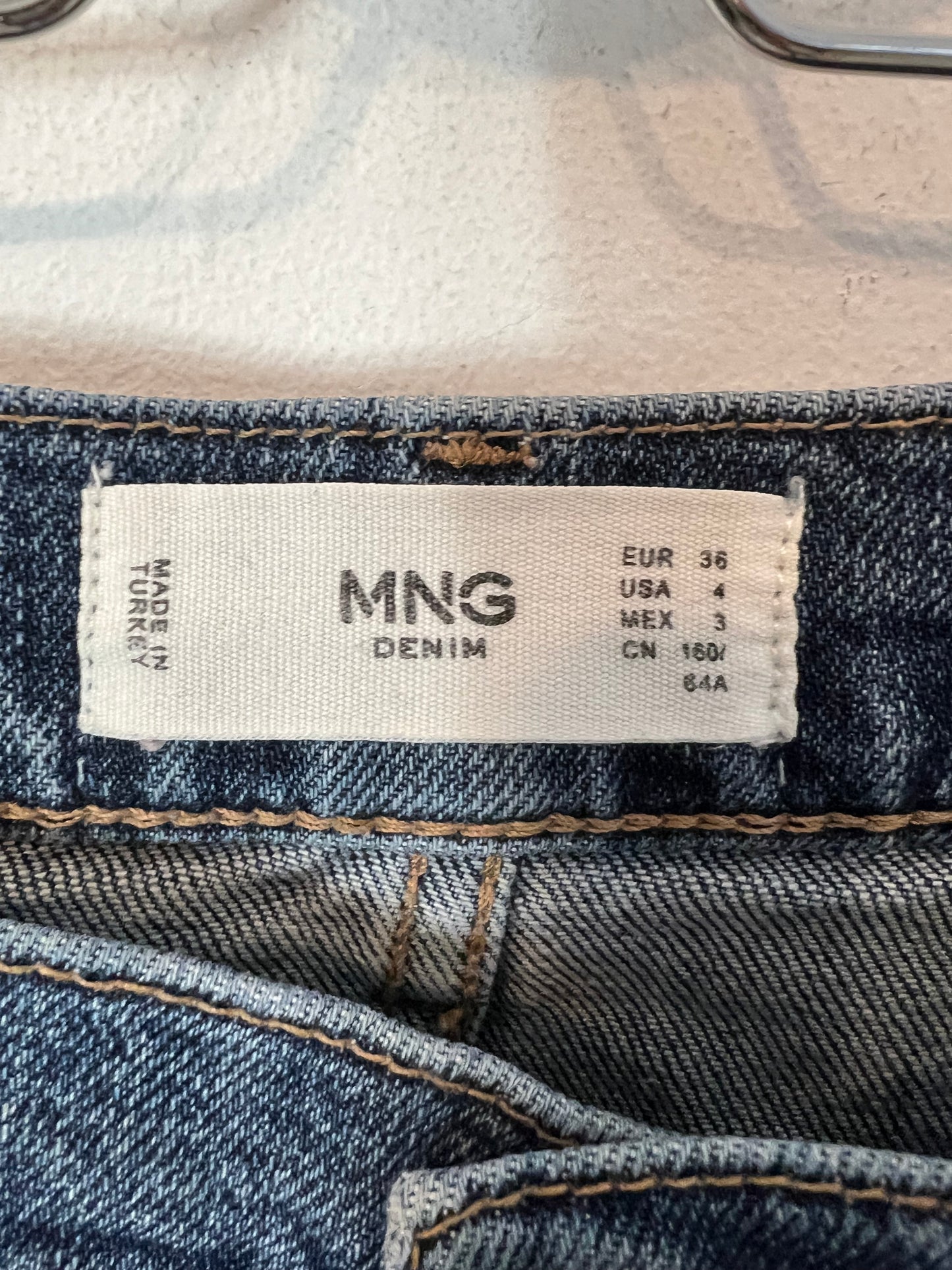 MANGO. Pantalón denim recto oscuro T.36