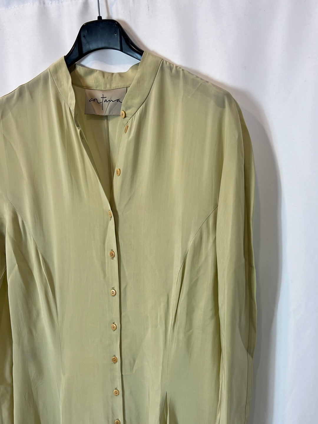CORTANA. Vestido largo beige abotonado. T 38