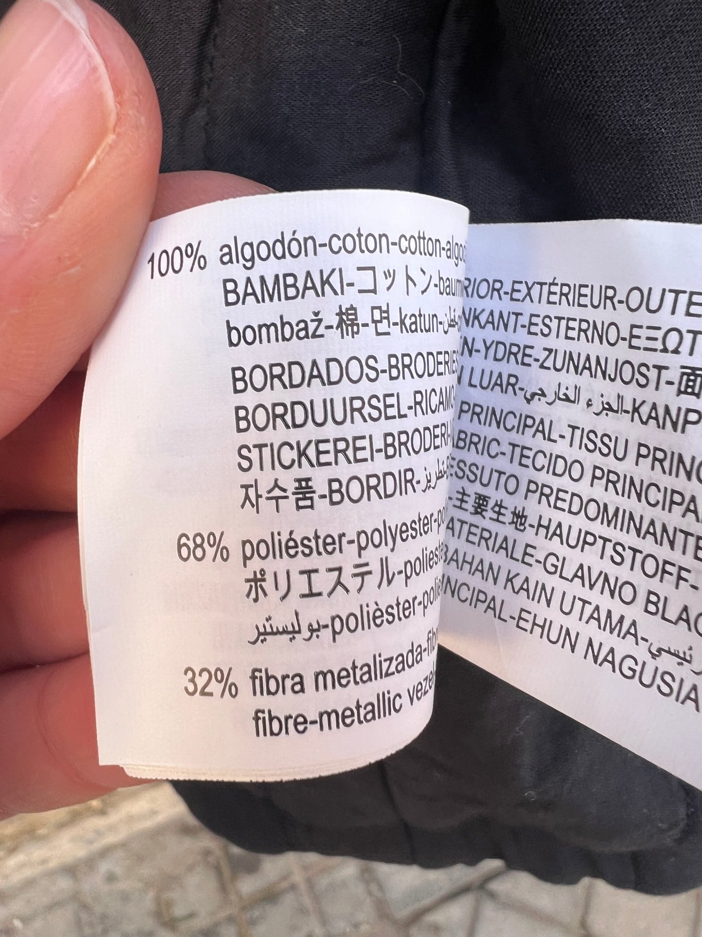 ZARA. Chaleco negro acolchado abalorios. T L