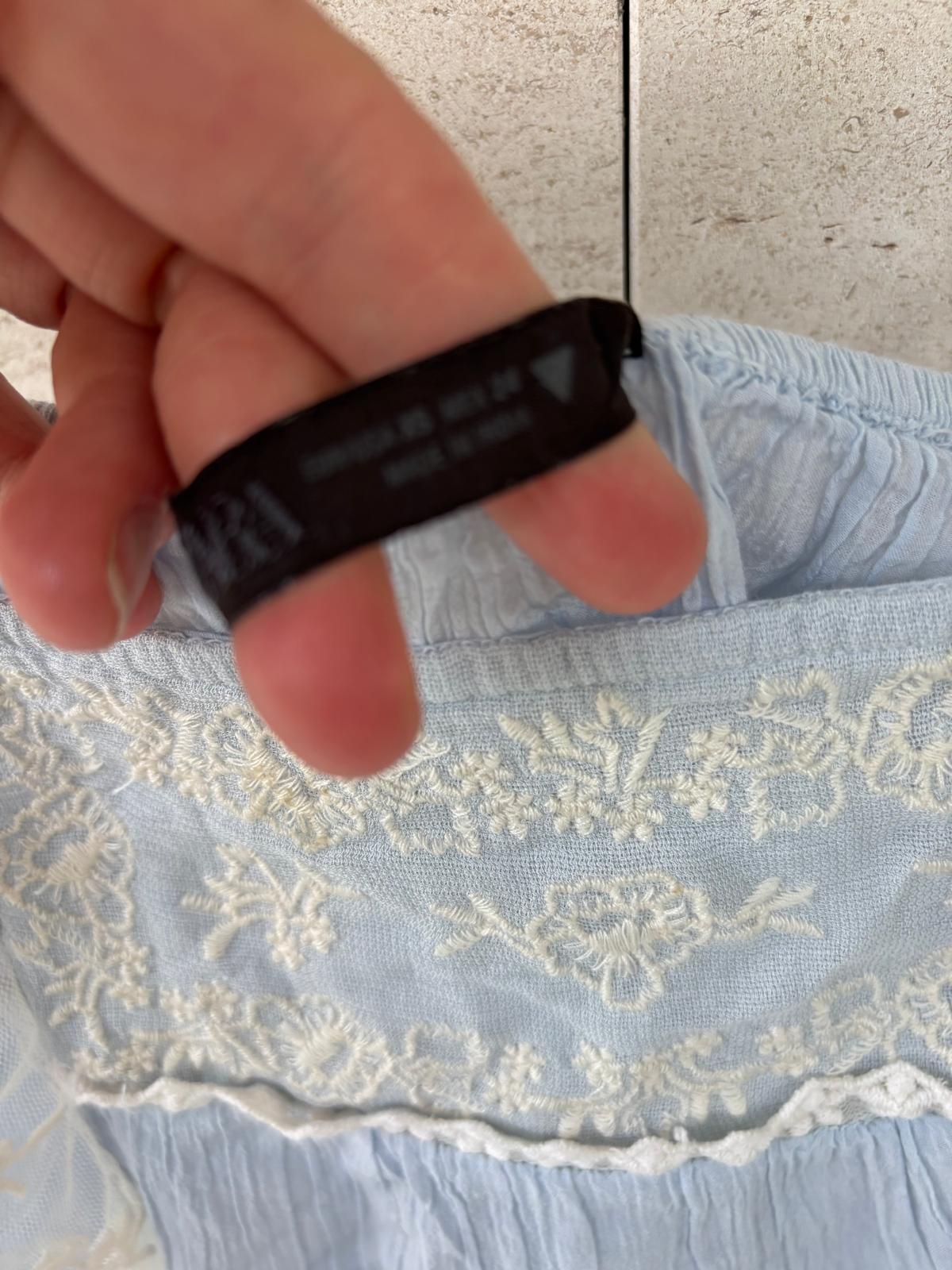 ZARA. Top azul  claro lencero