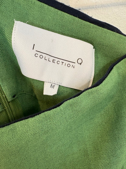 IQ COLLECTION. Falda midi verde asiemtrica