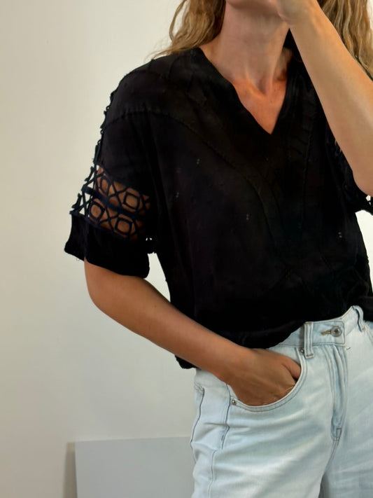 IRO. Top negro bordados detalle mangas