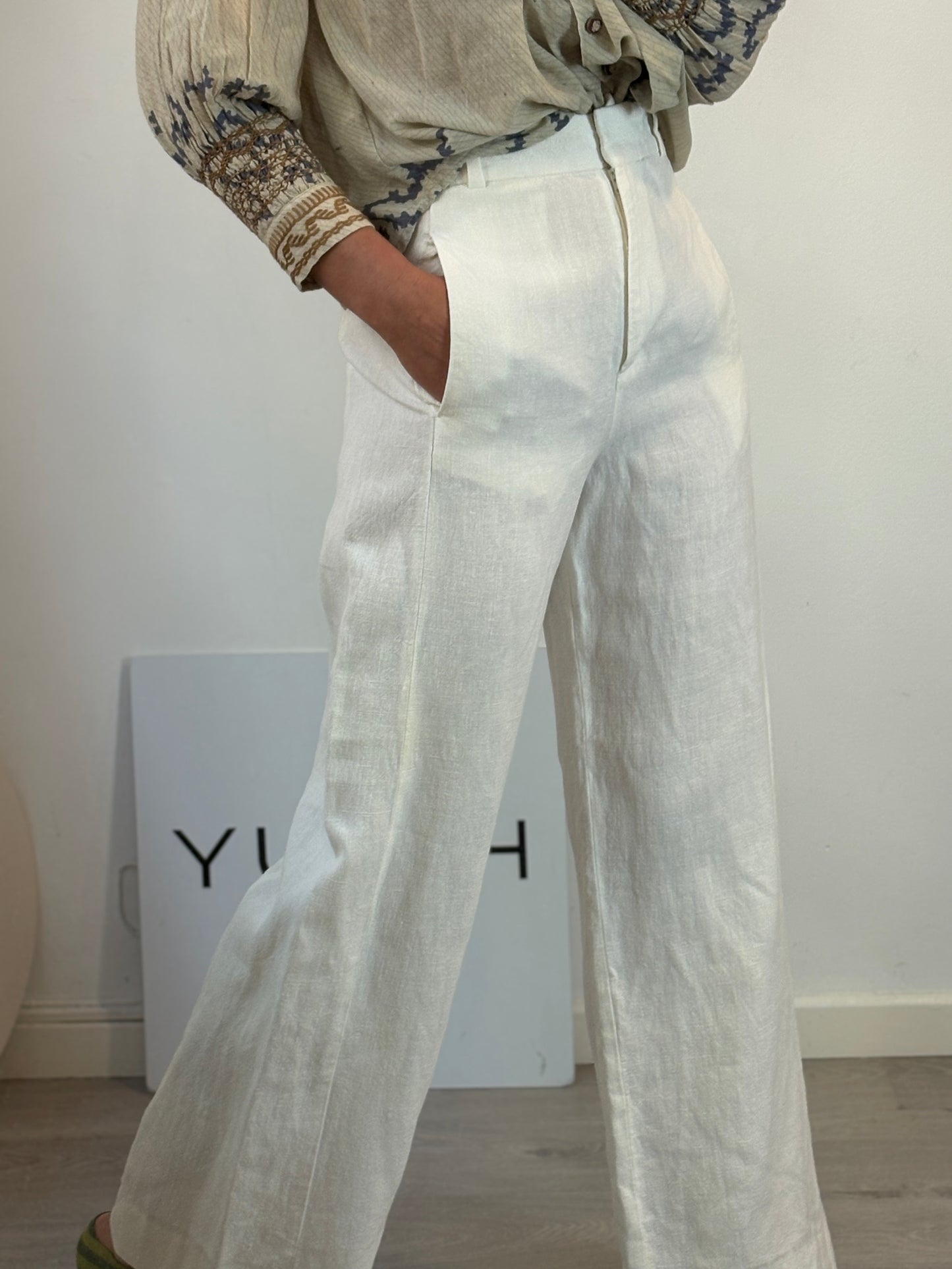 MASSIMO DUTTI Limited Edition. pantalón 100% lino en crudo