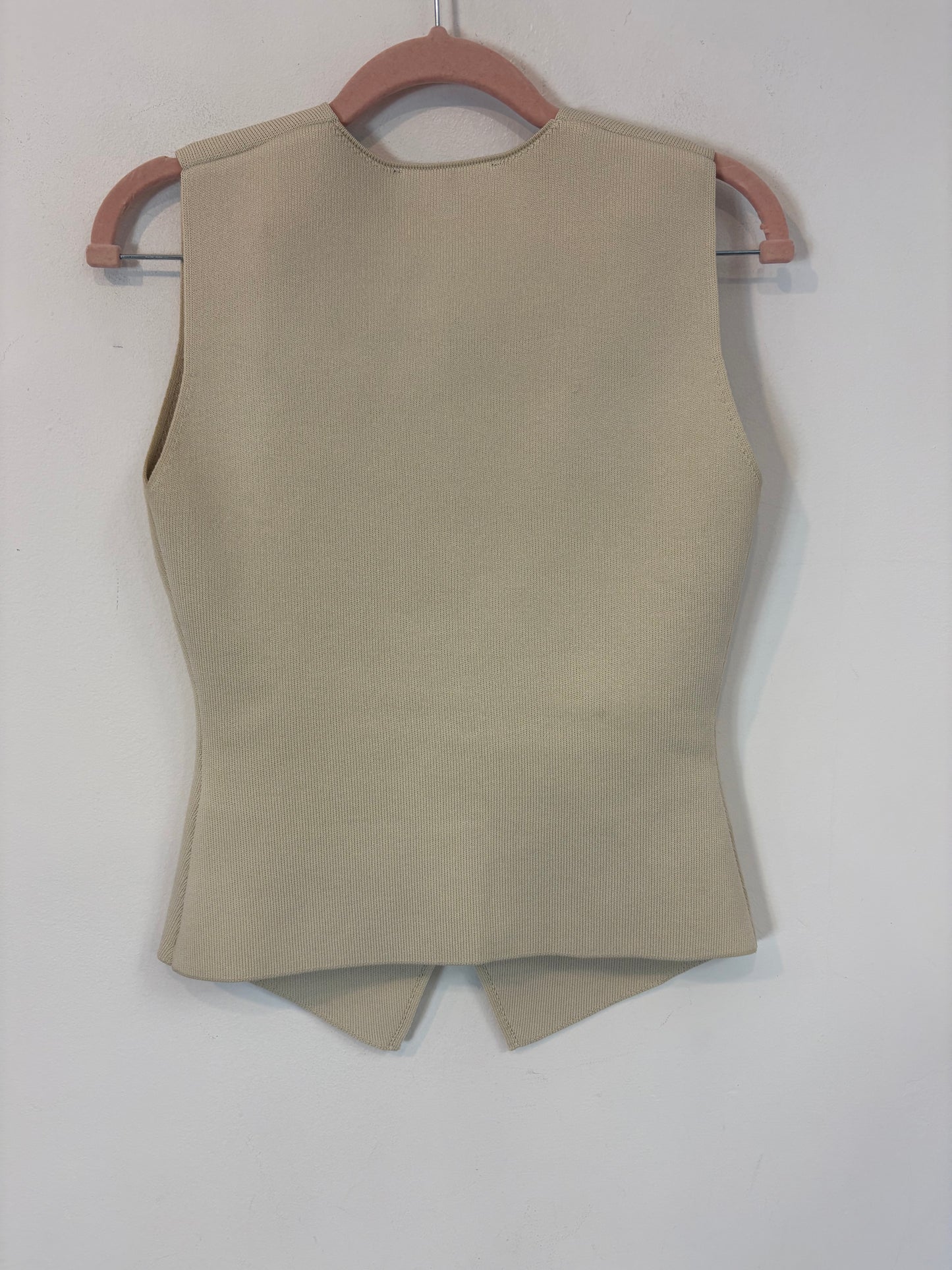 ZARA. Beige buttoned vest. TS (tara)