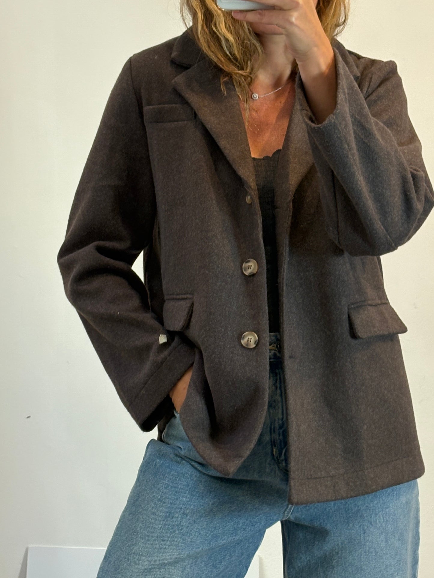 NATURA. Chaqueta marrón textura