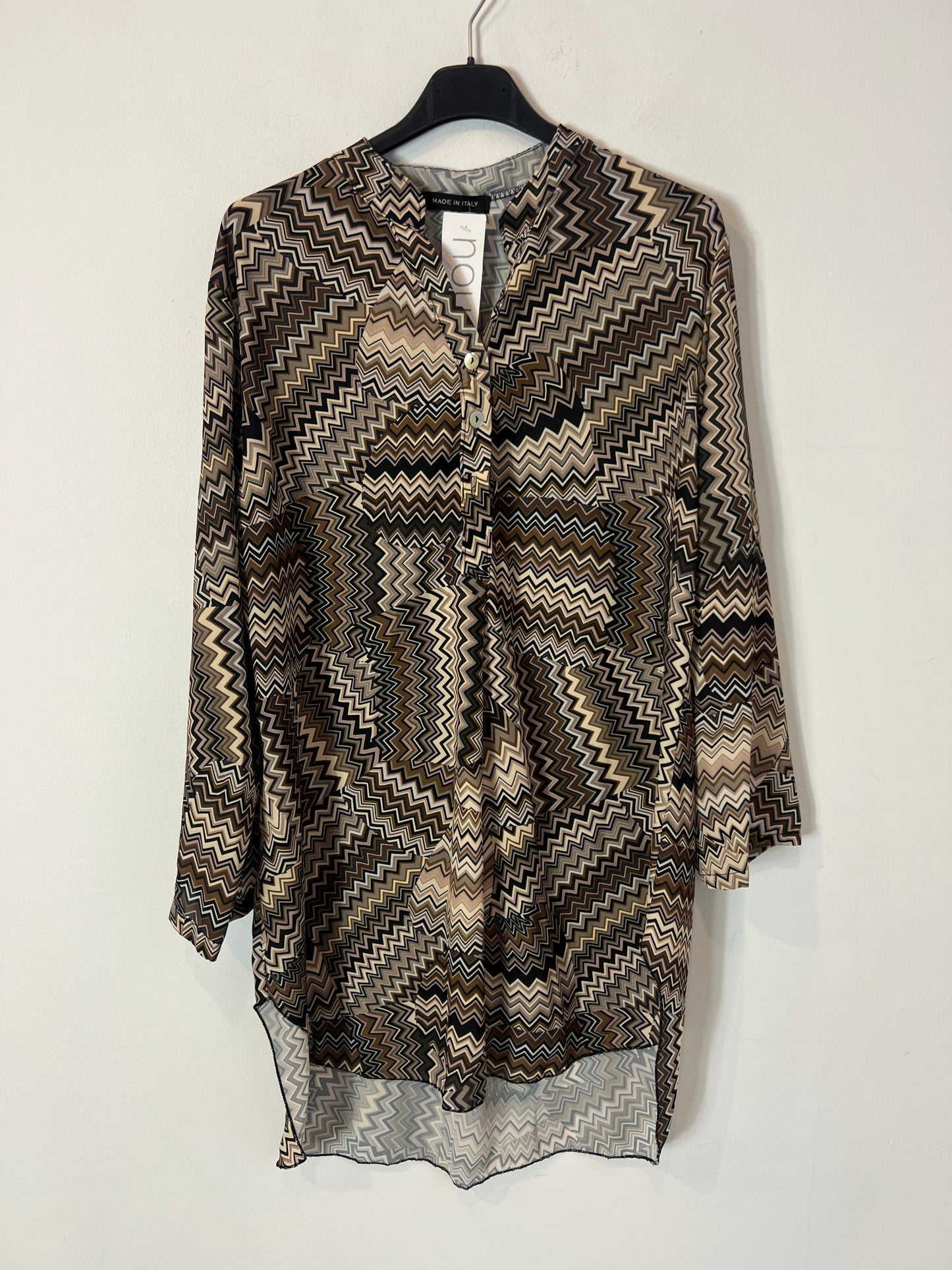 NEW. Flowy brown print blouse. TM/L