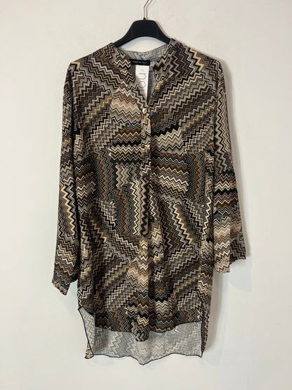 NEW. Flowy brown print blouse. TM/L