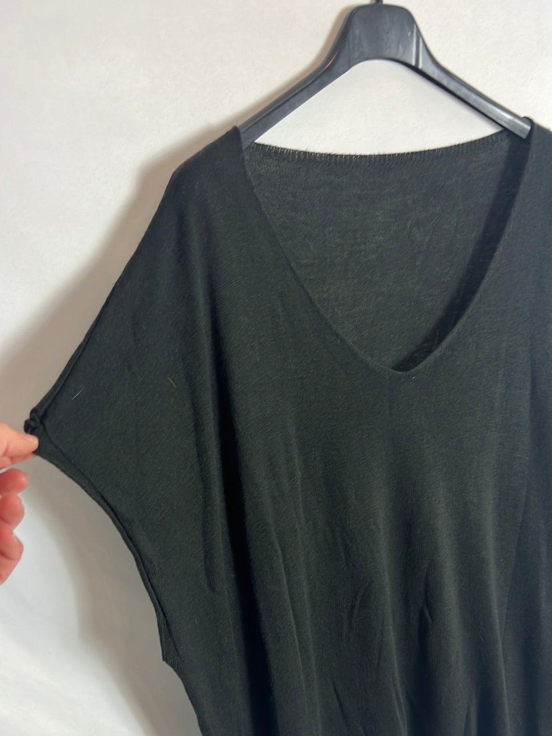 OTRAS. Top punto fluido negro. T M/L