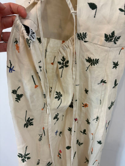 ZARA. Vestido largo  lino bordados