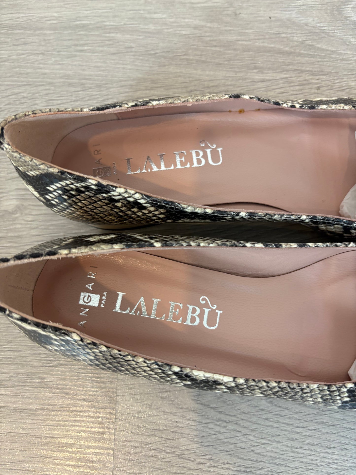 LALEBÚ. Zapato piel animal print. T 37