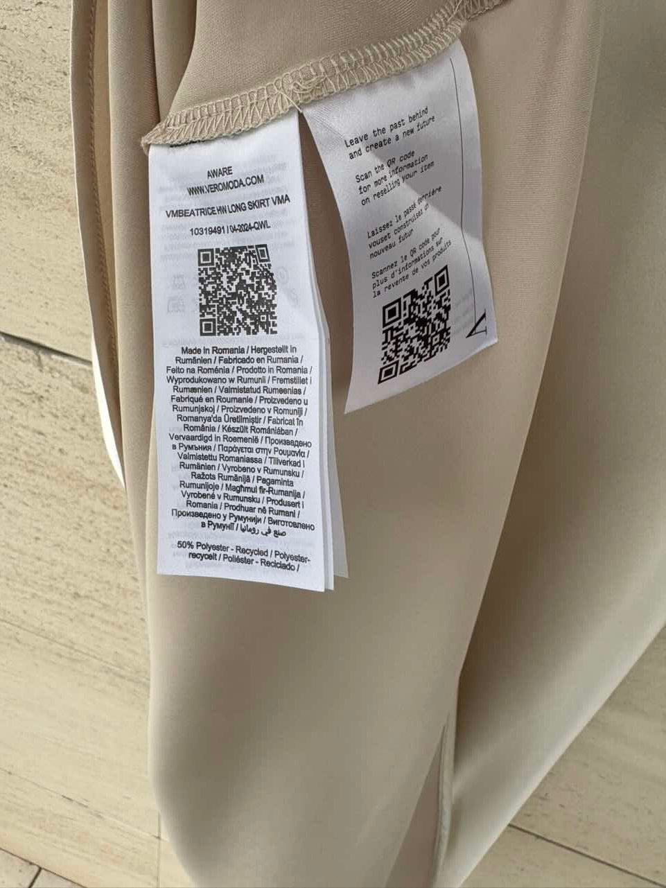 AWARE BARCELONA. Falda larga satina beige