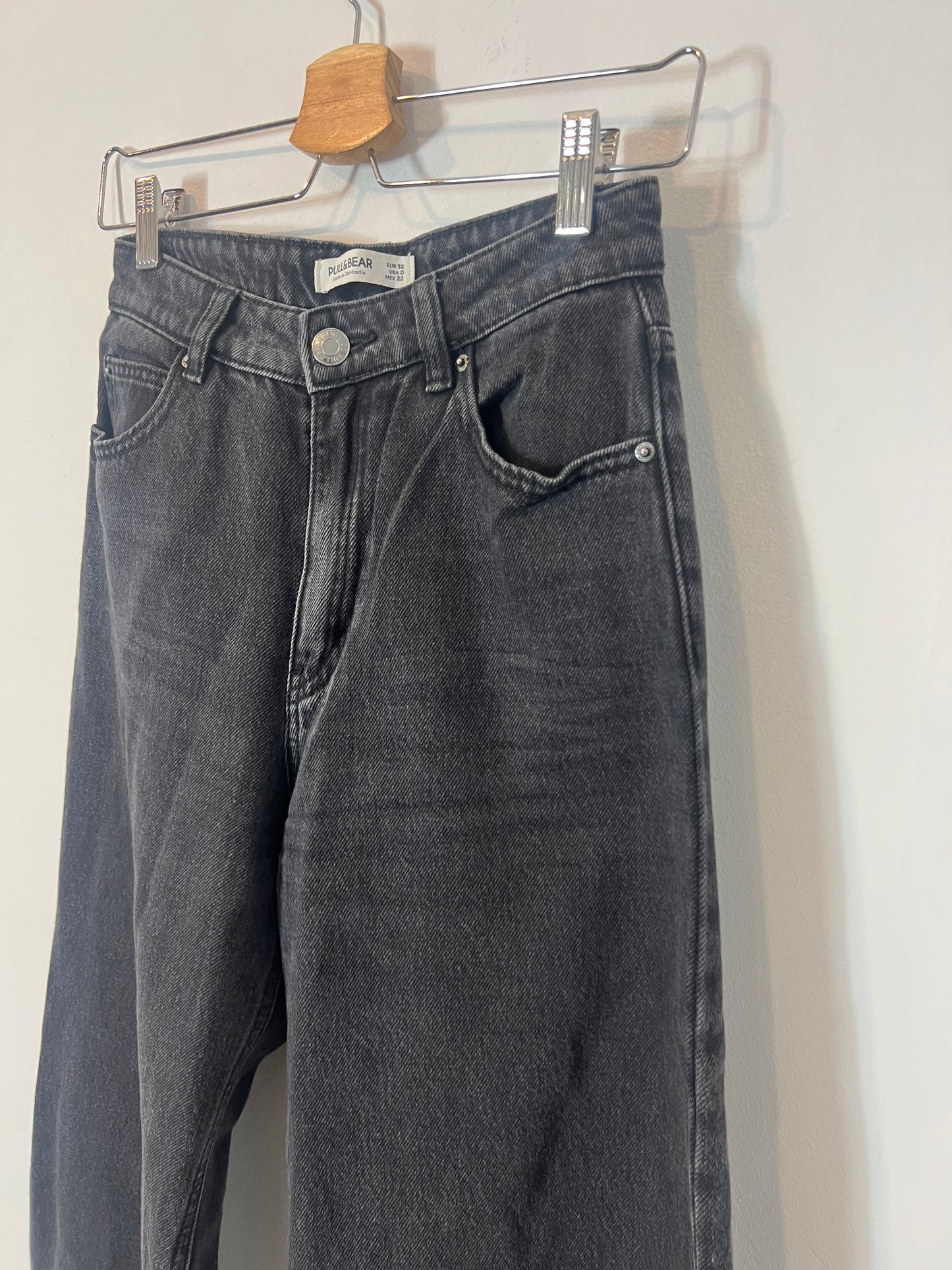 PULL&amp;BEAR. Wide-leg black denim. Size 32
