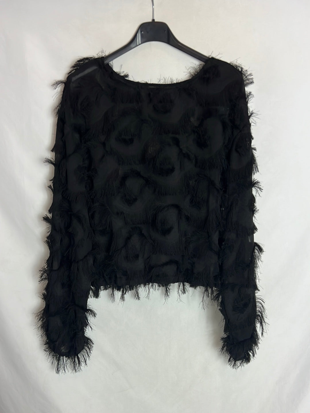 OTRAS. Blusa negra flecos T.s