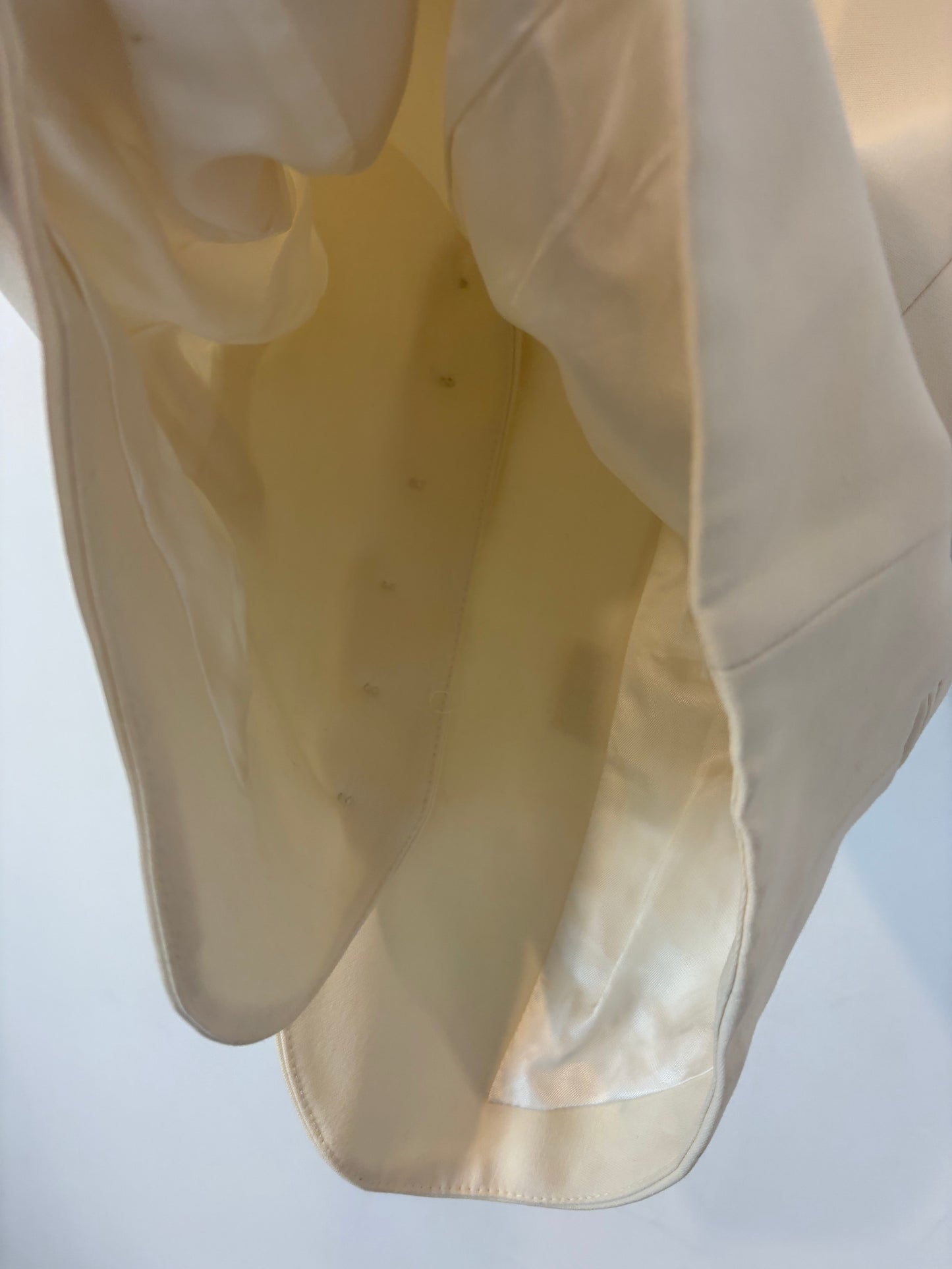 OTRAS. Chaleco abotonado beige claro