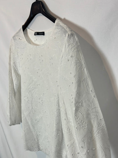 ZARA. Blusa blanca bordada perforada. T XS