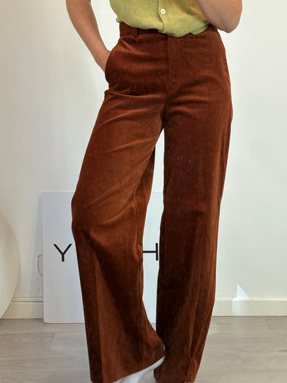 MANGO. Pantalón terciopelo caldero