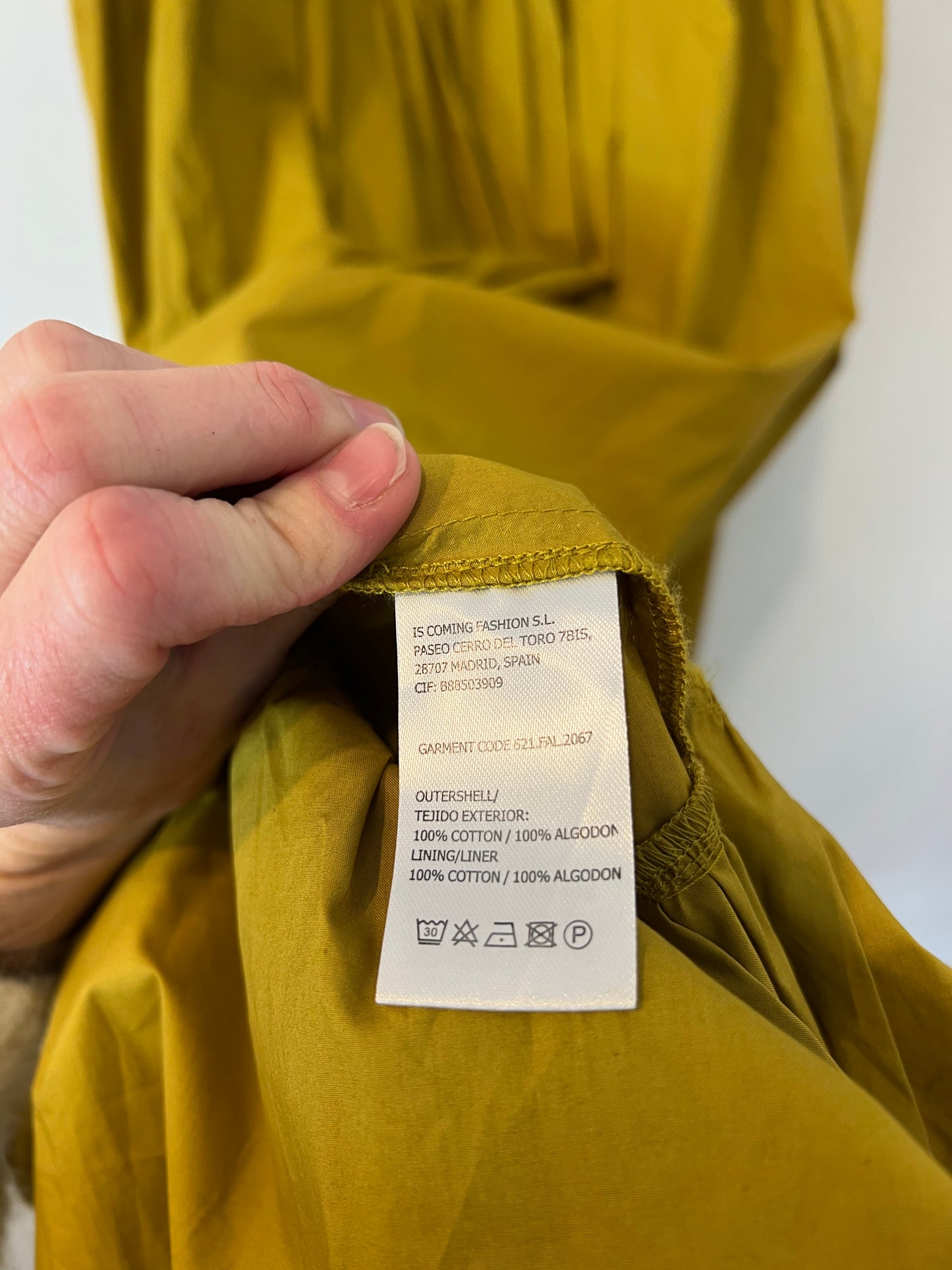 IS COMING. Falda larga mostaza