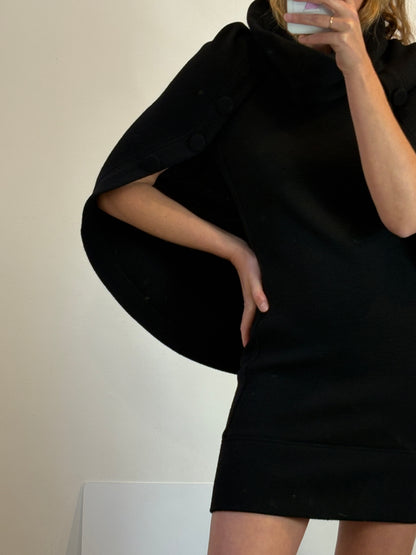 MIRIAM OCARIZ. Vestido negro textura capa