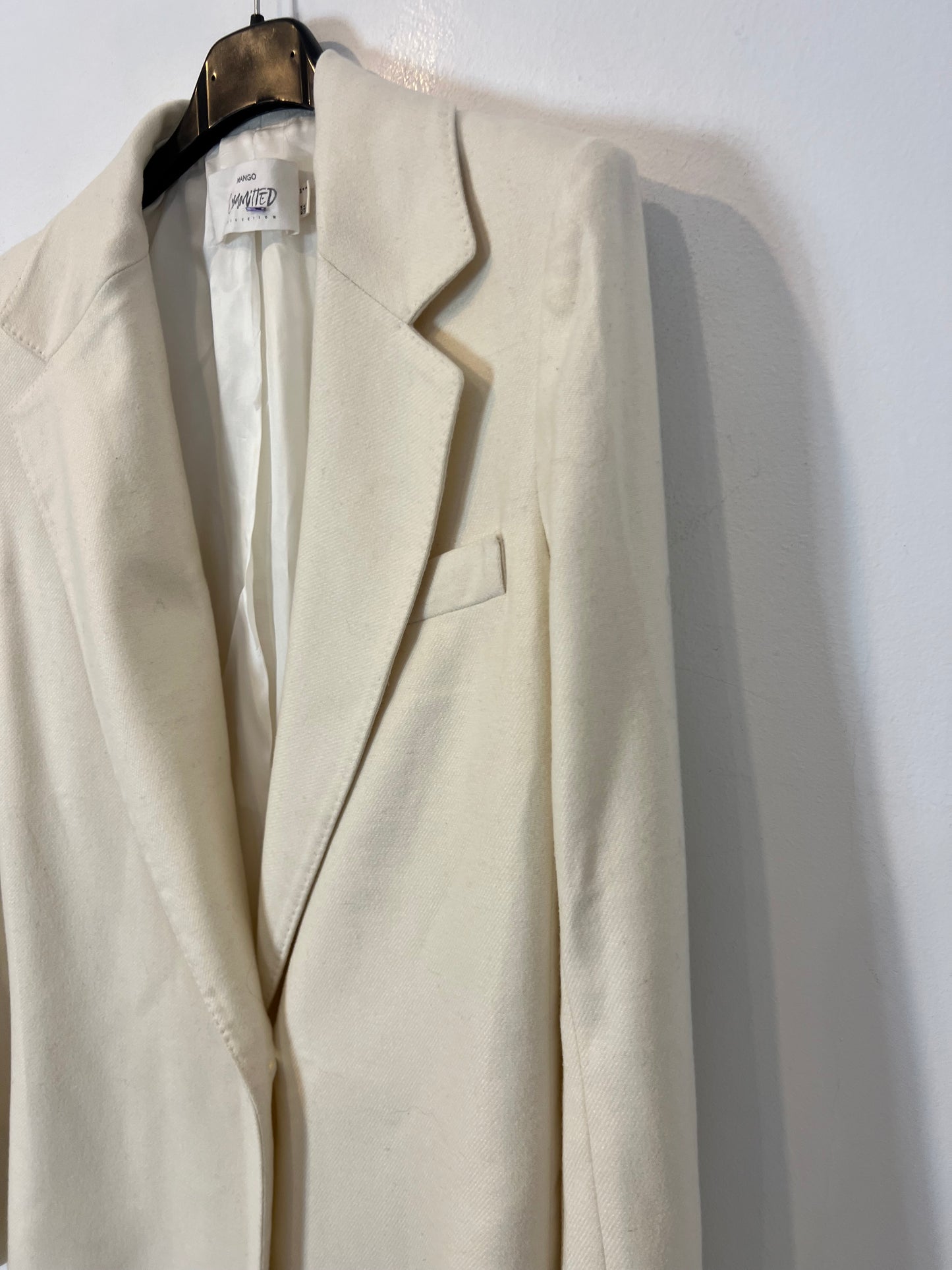 MANGO. Blazer color crudo textura. T 36