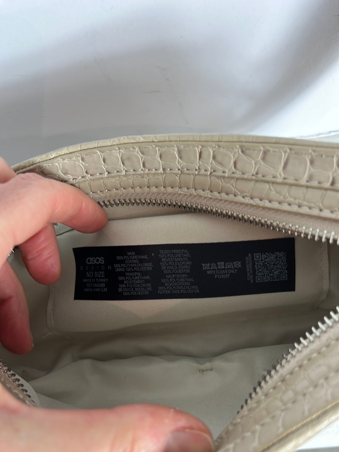 ASOS. Bolso mini beige troquelado