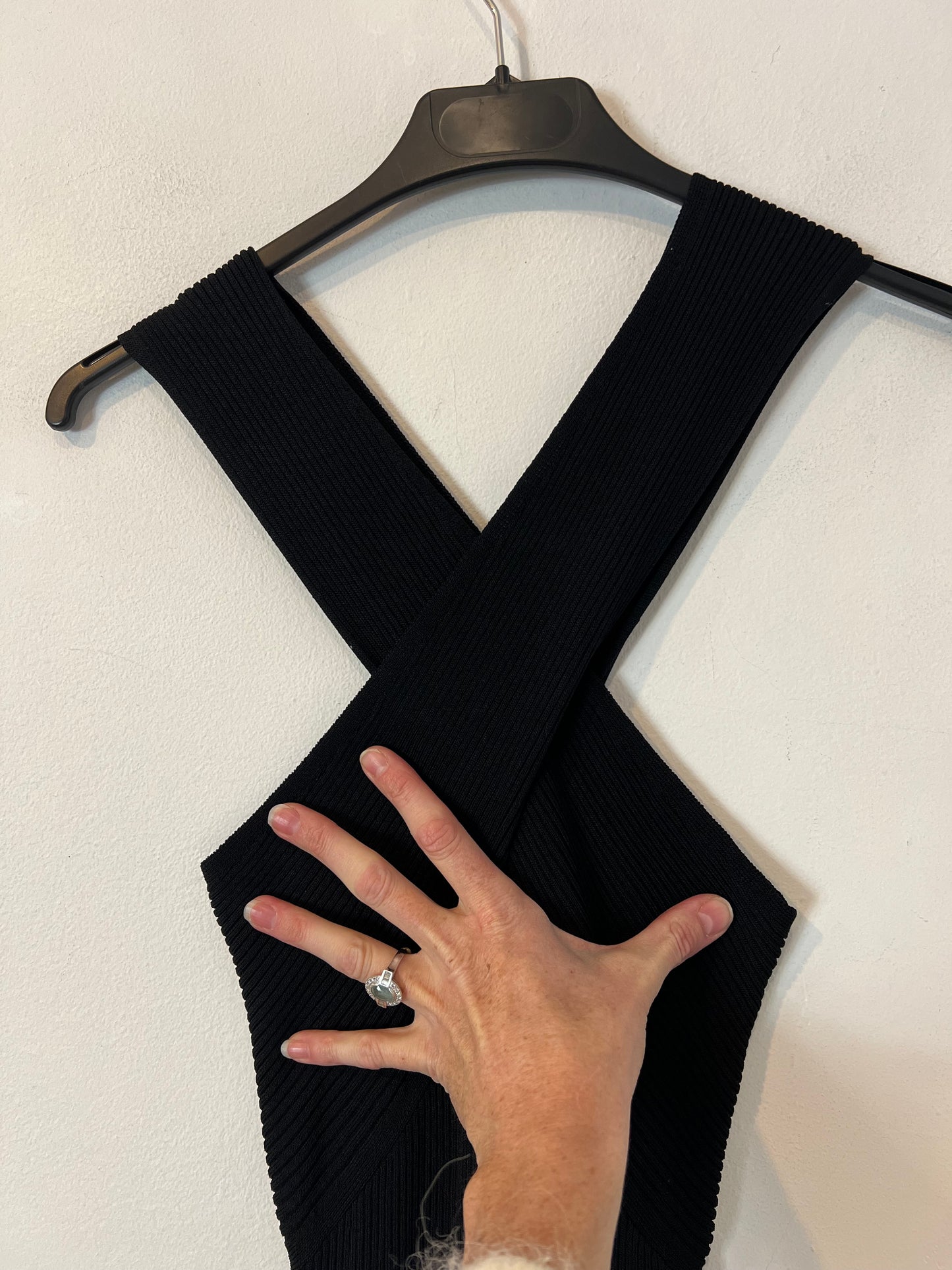 ZARA. Vestido largo canalé negro