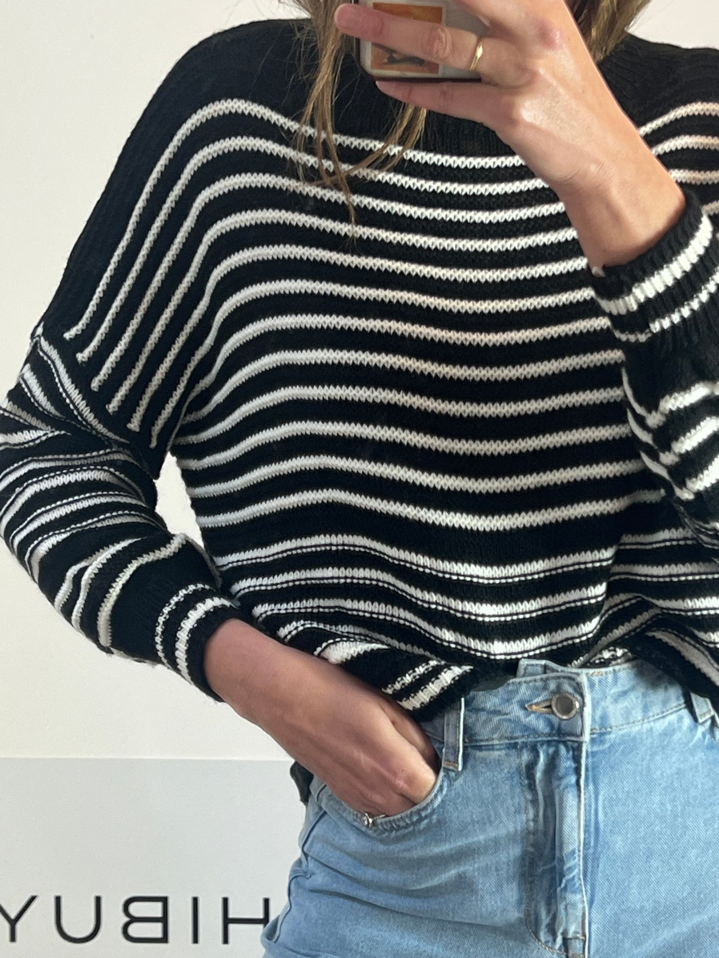 OTRAS. Jersey negro rayas blancas T. S/M