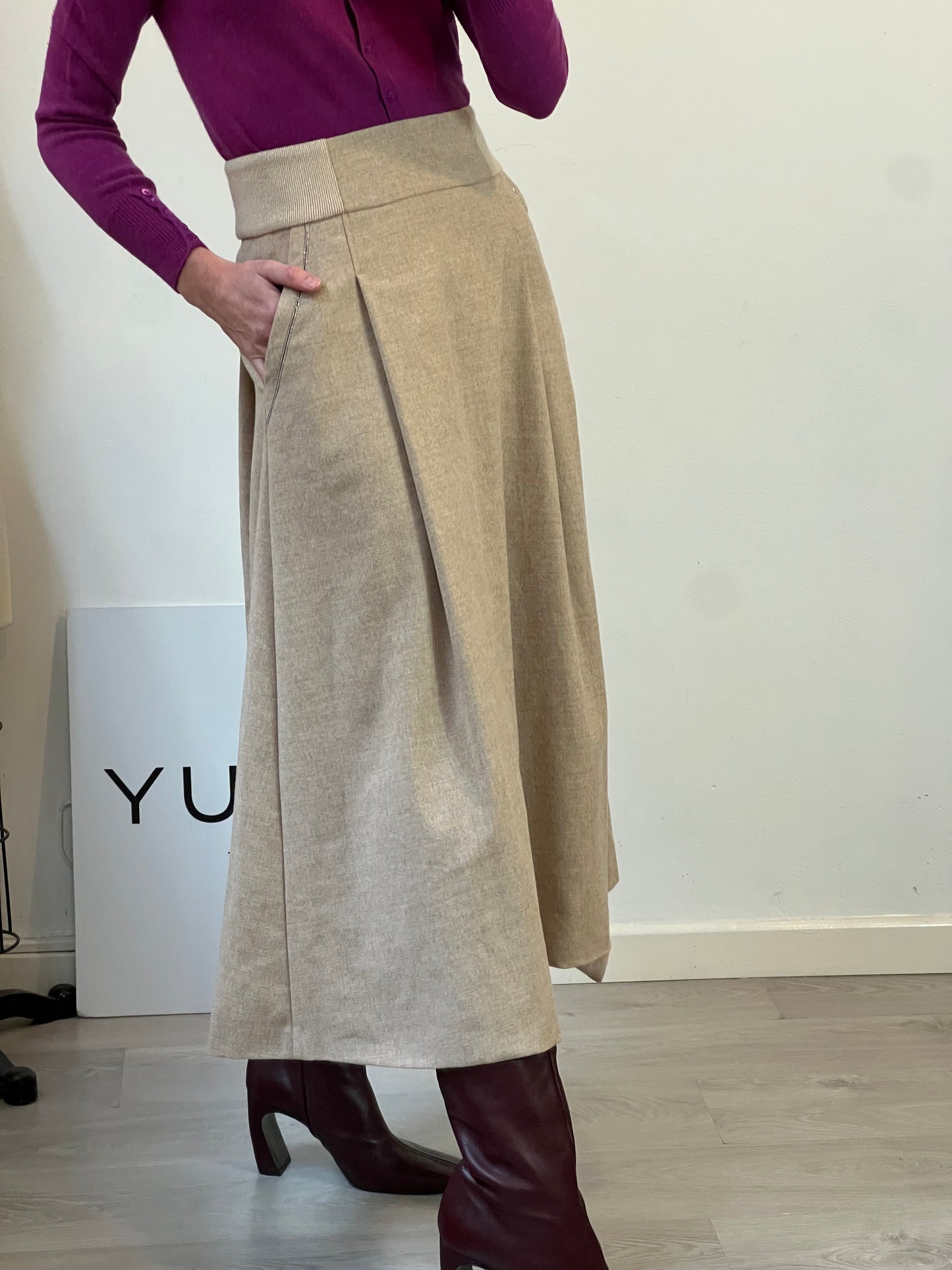 PESERICO. Falda midi beige con lana