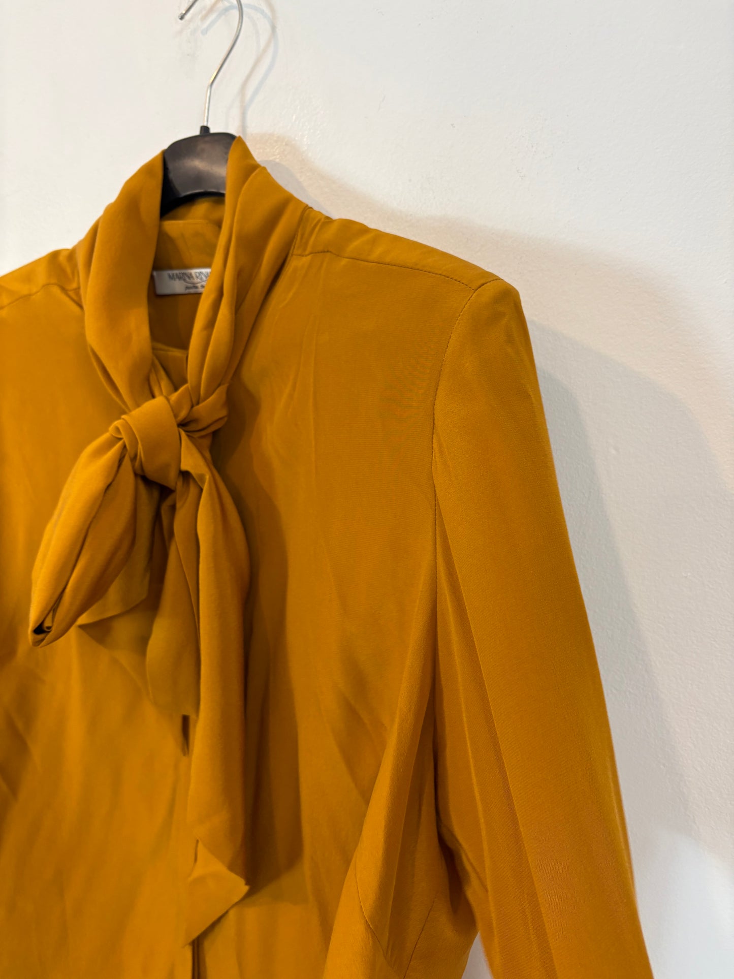MARINA RINALDI. Blusa seda camel. T 25 (XXL)