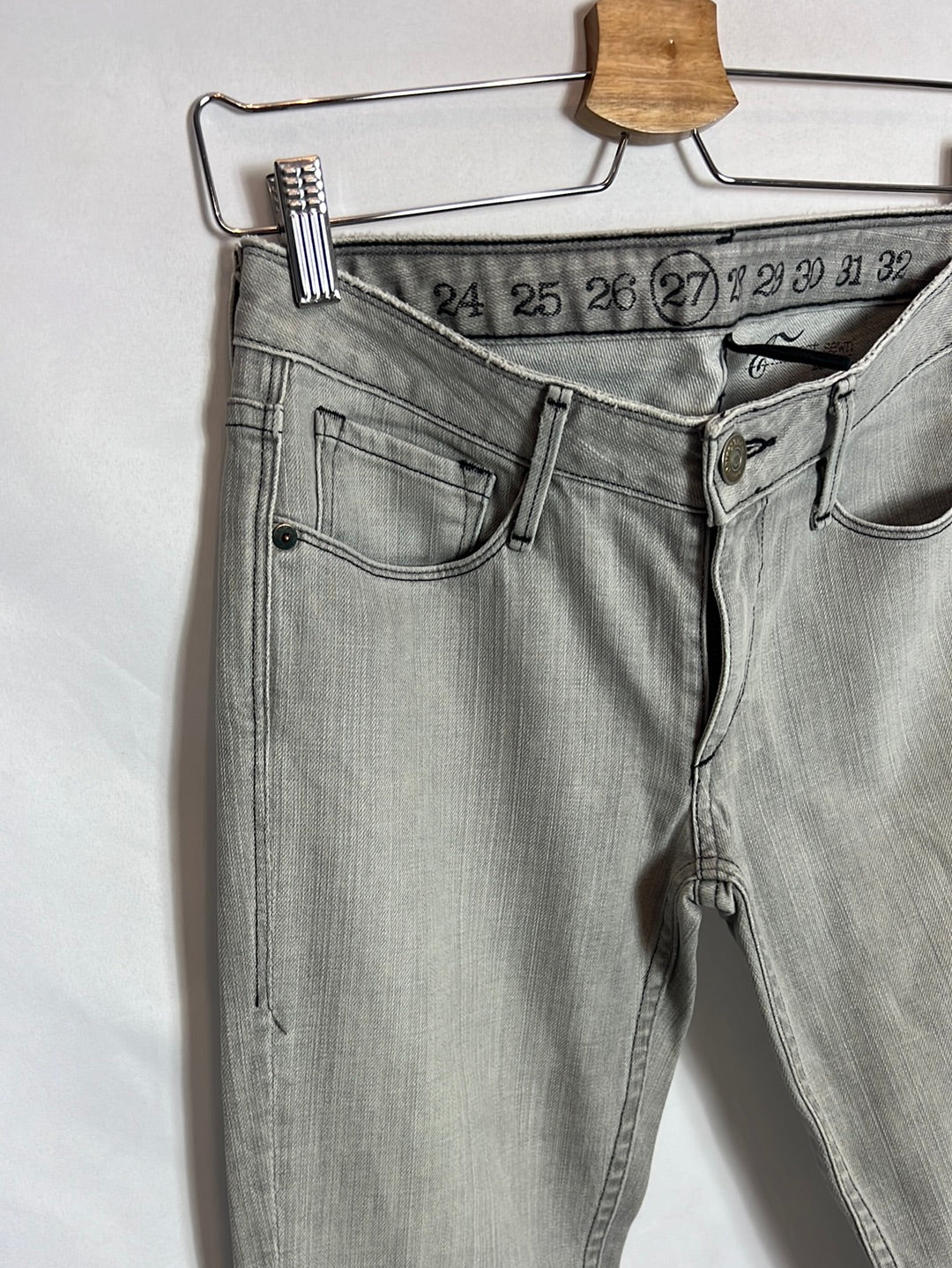 EARNEST SEWN. Denim pitillo gris elástico. T 27 (38)