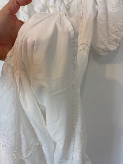 OTRAS. Vestido blanco troquelado  T XS