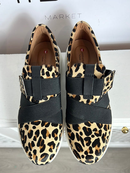 CLARKS. Zapatos textura animal print. T 40