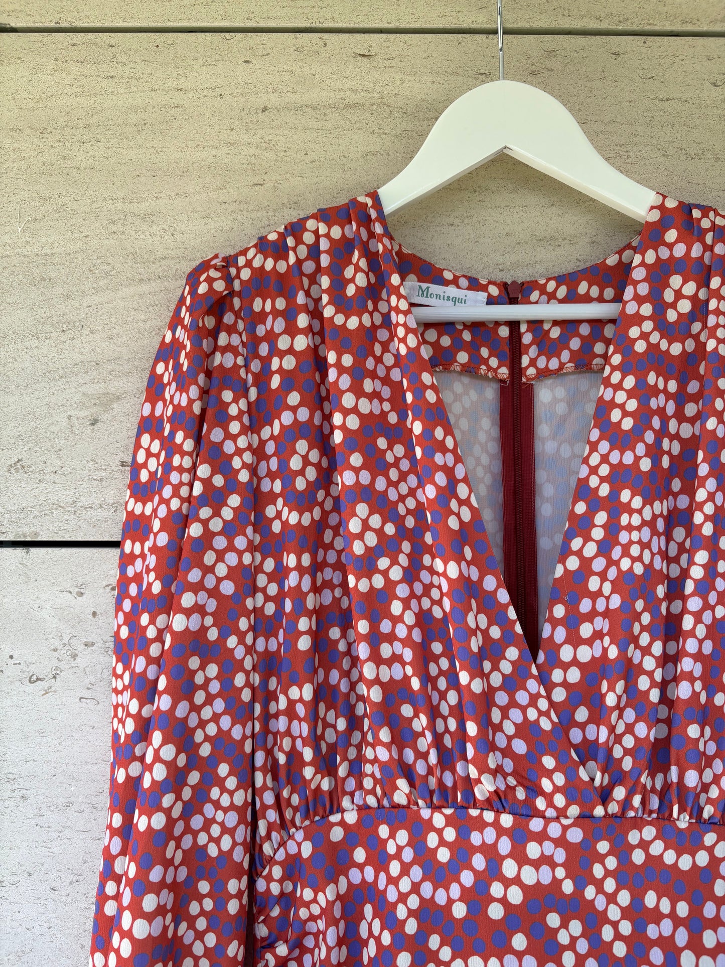 MONISQUI. Vestido largo  estampado fruncidos