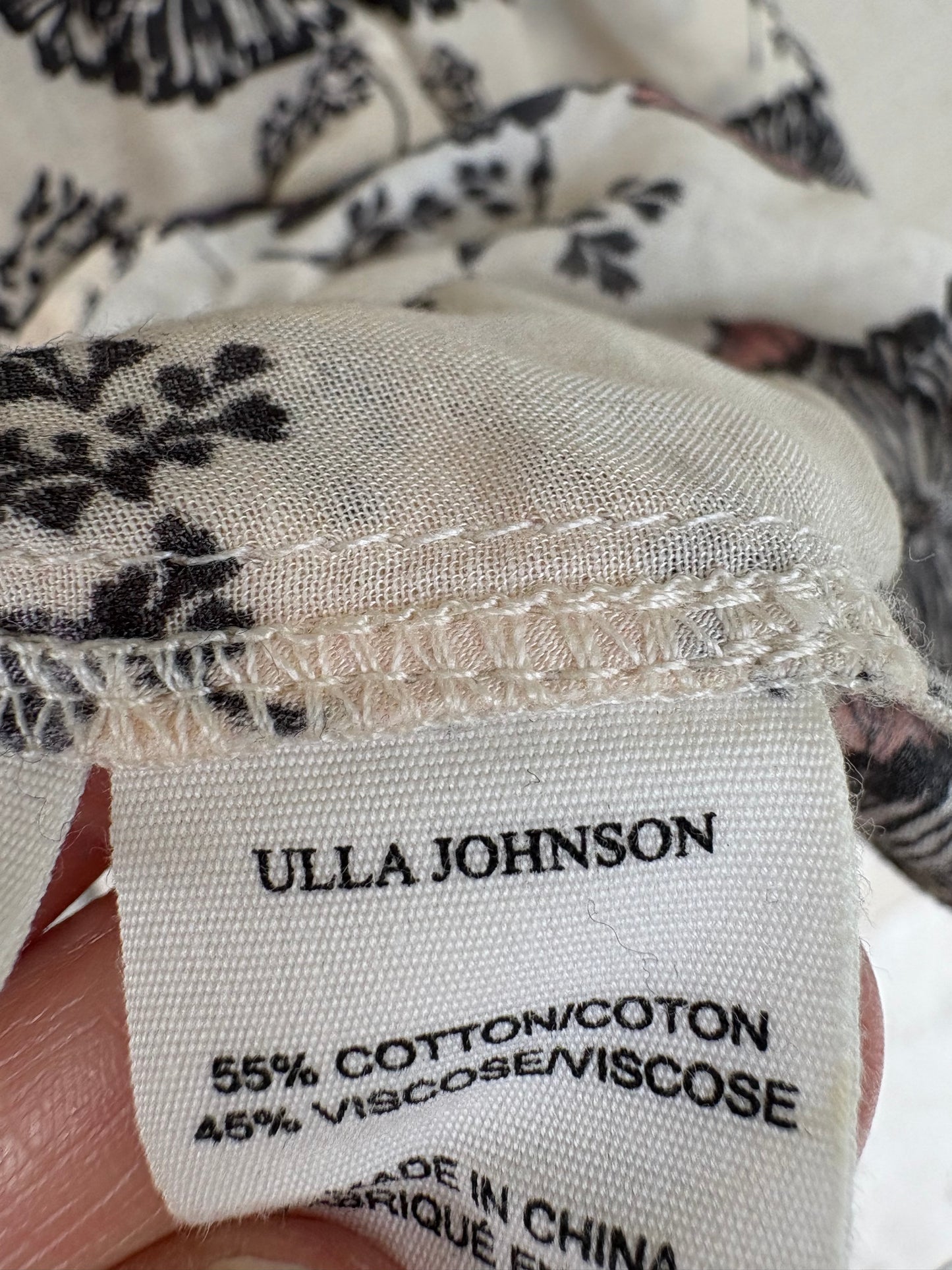 ULLA JOHNSON. Blusa estampada detalle manga