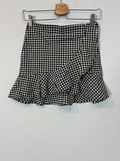 H&amp;M. Checkered flounce skirt. XS