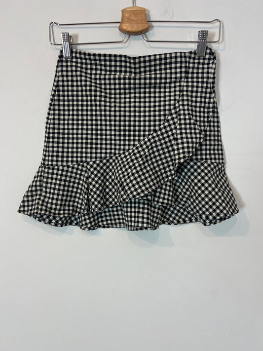 H&amp;M. Checkered flounce skirt. XS