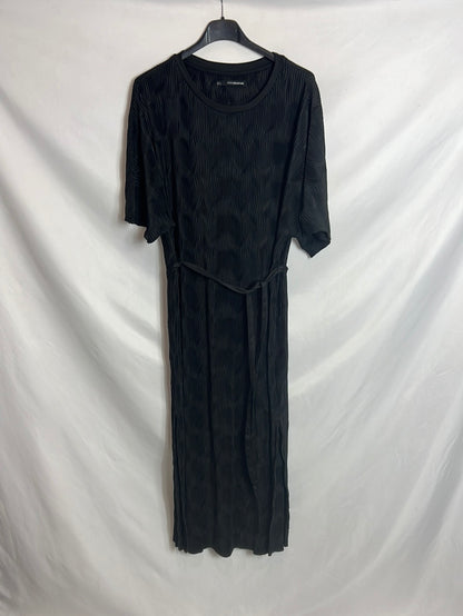 SFERA. Textured black midi dress. T.L.
