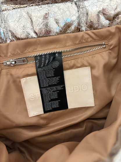 STAND STUDIO. Bolso plateado acolchado