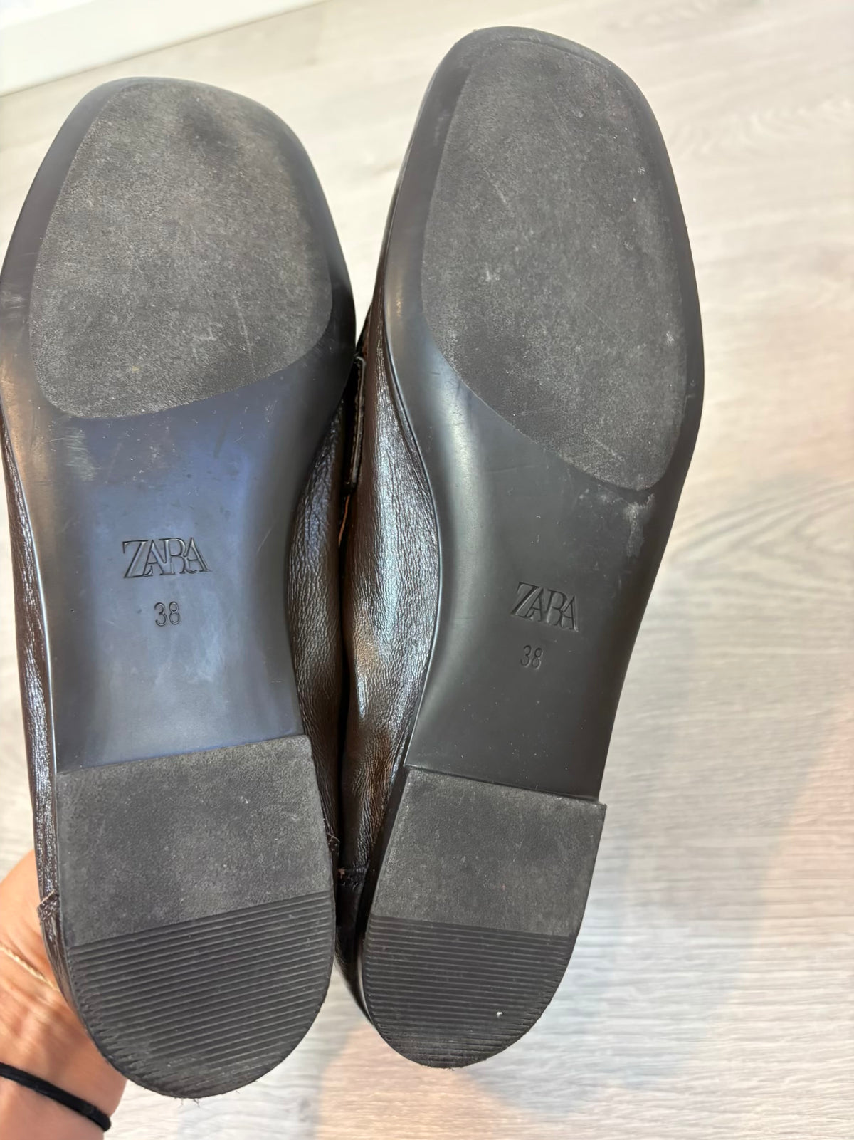 ZARA. Mocasines marrón piel. T 38